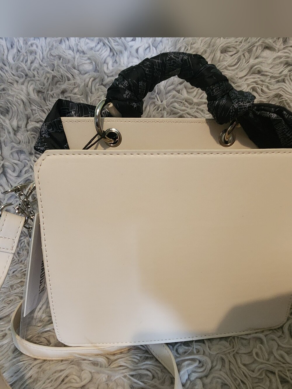 Steve Madden Bevelyn Purse- NWT- White Bag With Black Scarf - Picture 7 of 8